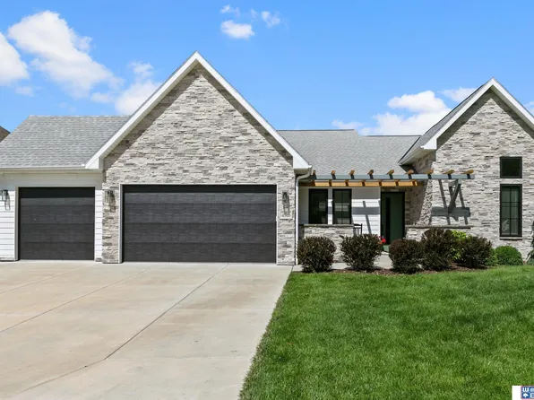 4505 Hawthorne Dr, Lincoln, NE 68516