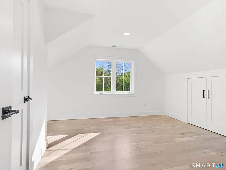 325 Coram Ave #C — Photo 11