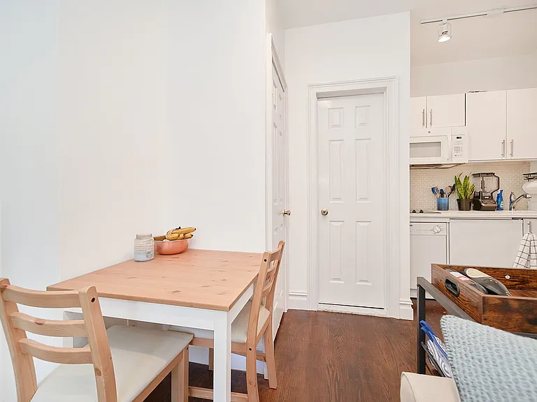226 W 13th St #8 — Photo 2