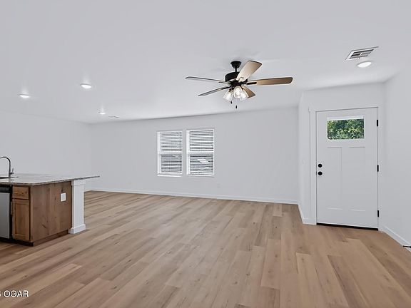 4th image of 1021 N Prospect Ave