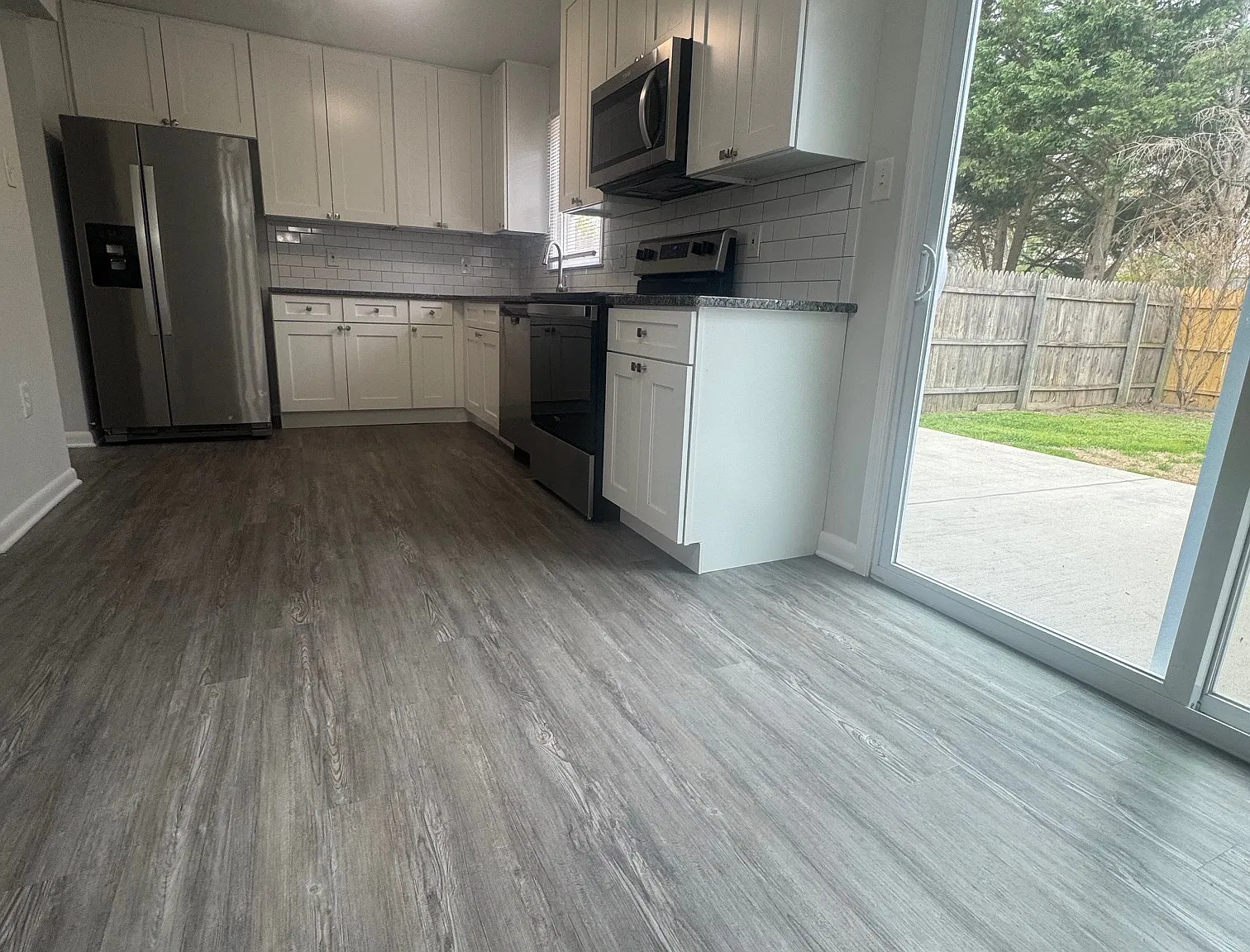 3 bed, 1.5 bath, 1056 sqft, $2,400 — Photo 4