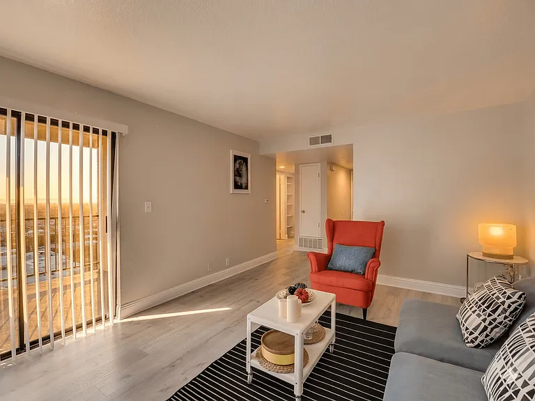 Fruitvale Haus — Photo 9