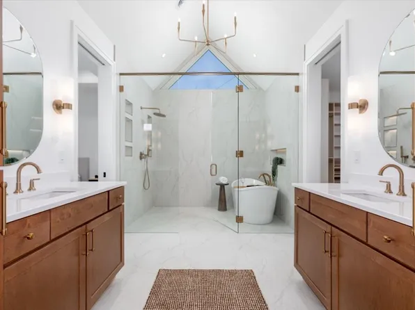 18284 Baxter Pl, Clive, IA 50325