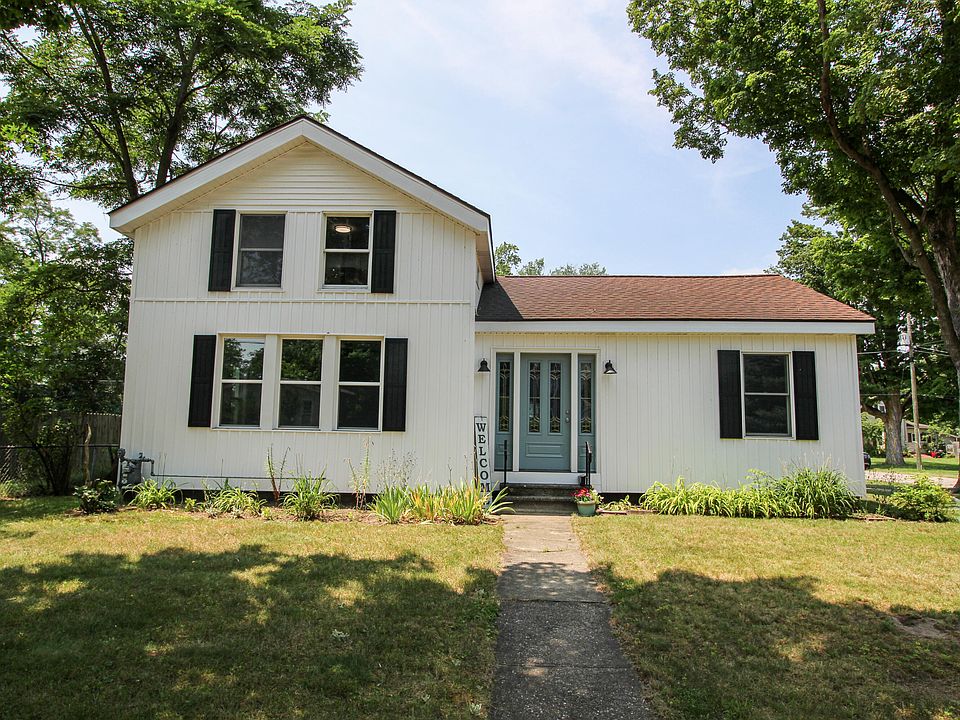 1st image of 422 Maple St