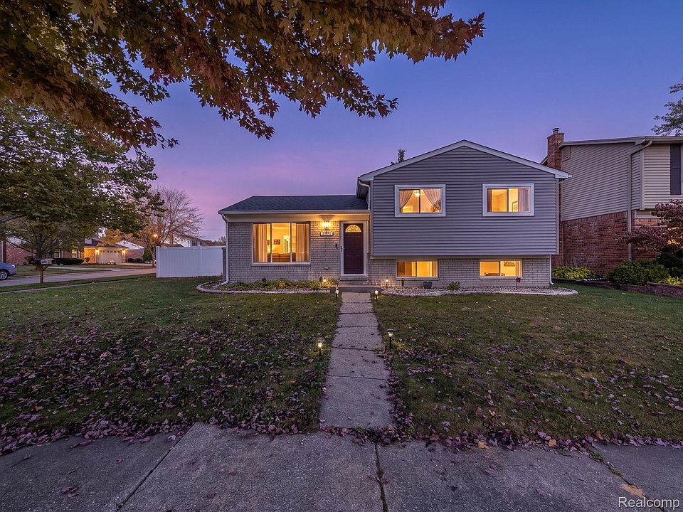 22490 Huntington Ct, photo 2