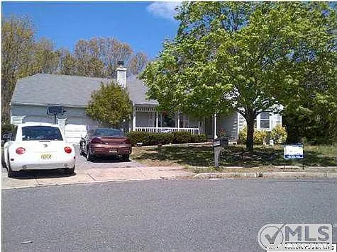 1140 Mackenzie Ct photo 1