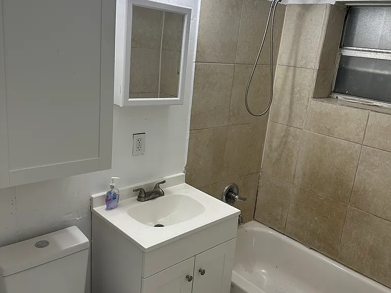 809 Dundas Ct — Photo 4