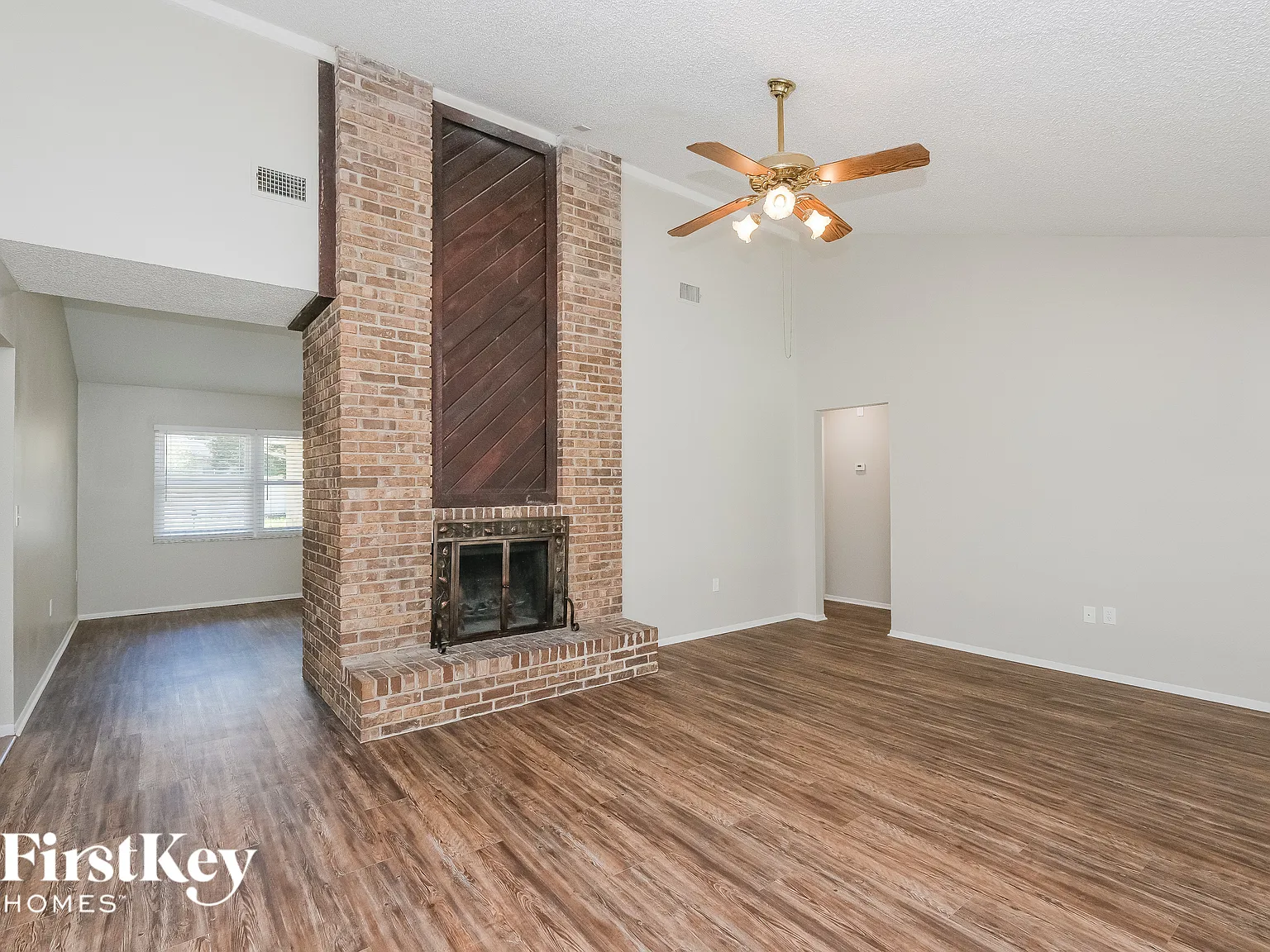 4 bed, 2.0 bath, 1550 sqft, $2,240 — Photo 2