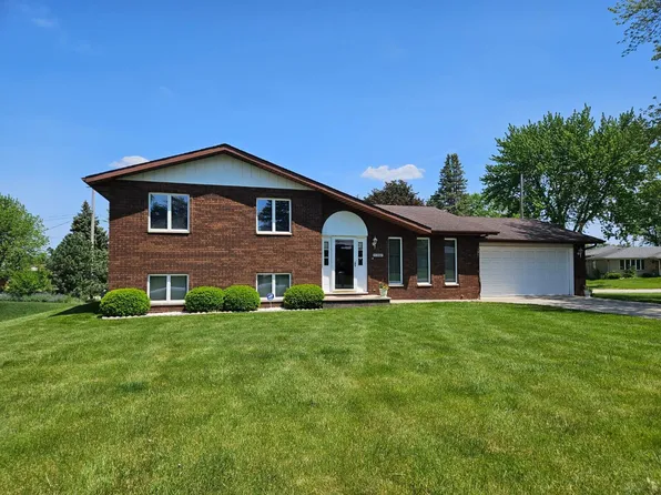 20 E Elizabeth Dr, Schererville, IN 46375