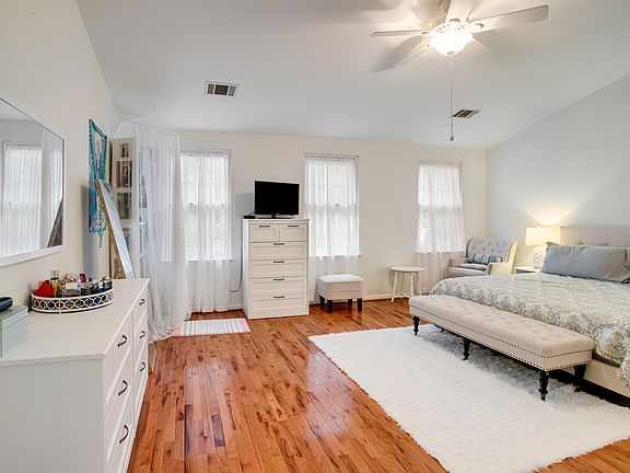 4th image of 16995 Cass Brook Ln