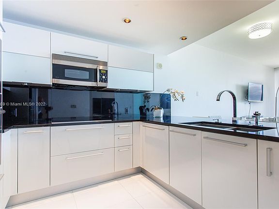 3rd image of 17121 Collins Ave APT 1806