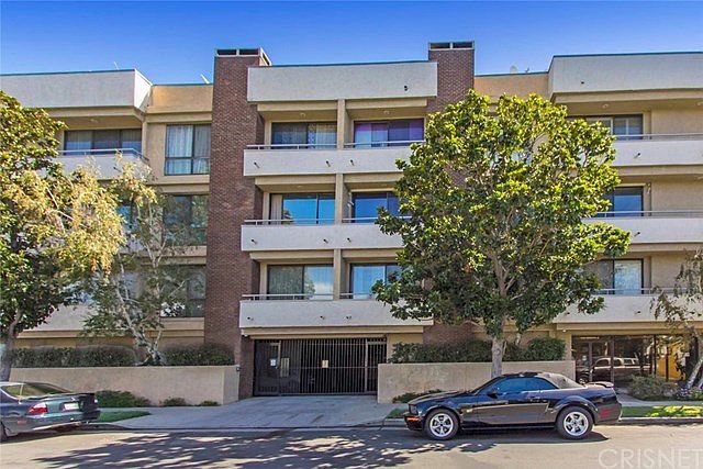 1st image of 12152 Moorpark St APT 203