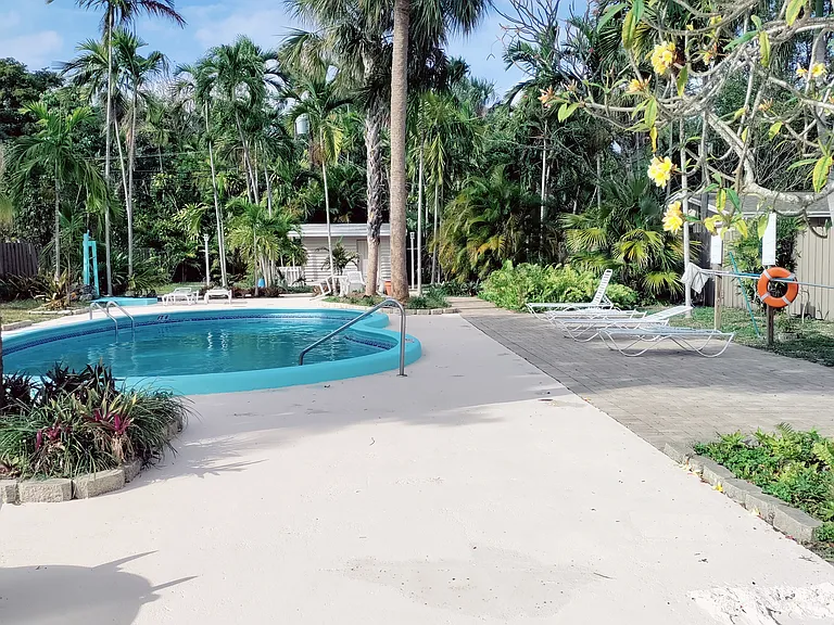 125 SW 19th Ave #UTIL INCLUDED — Photo 27