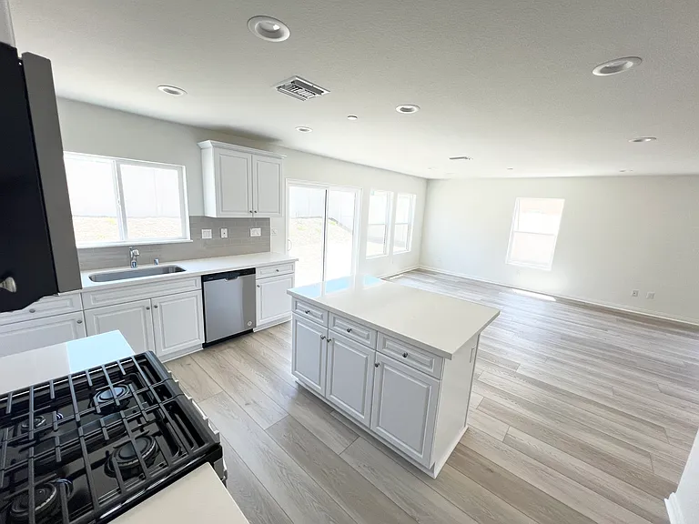 20189 Breeze Blooms Dr — Photo 30