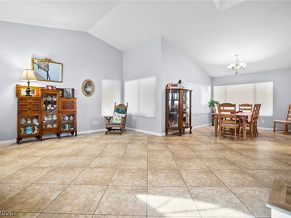 4th image of 908 Indian Hollow Ave