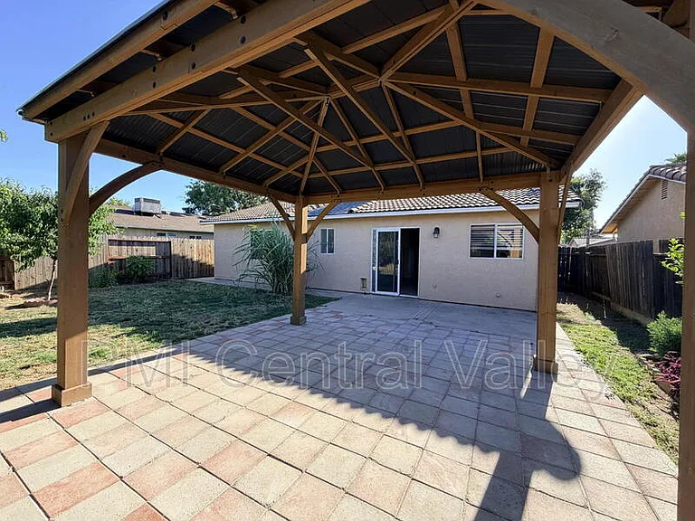 464 Lucas Ct — Photo 31