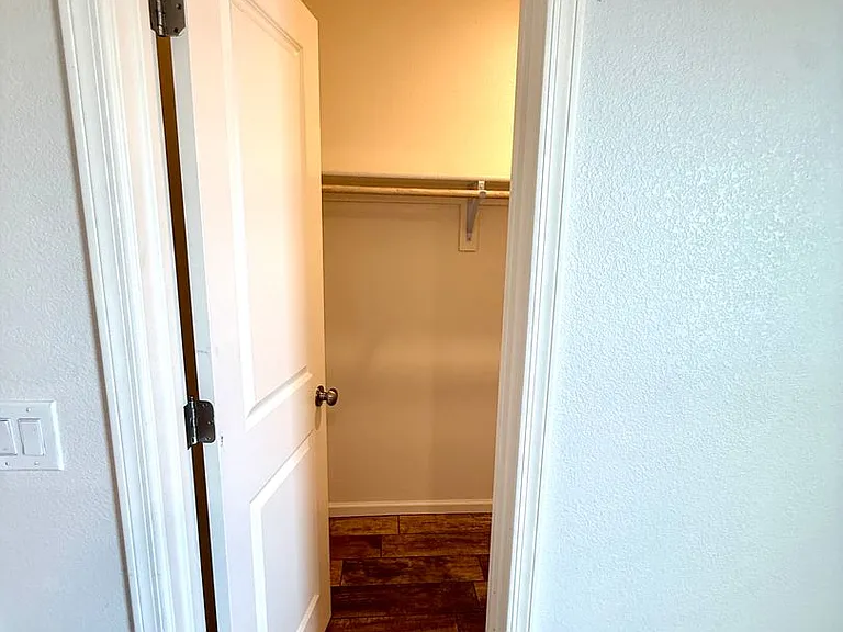 2208 E Clear Creek Dr — Photo 30