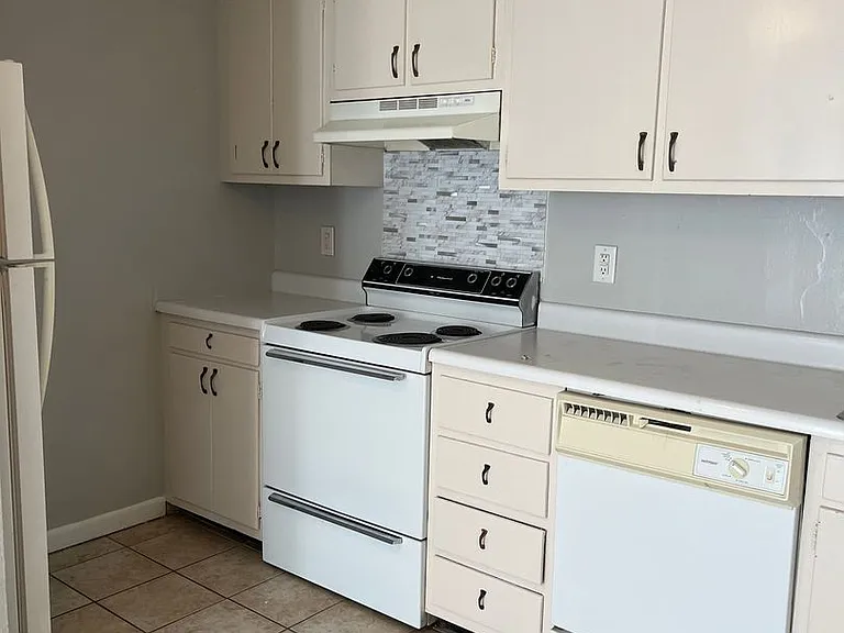 7720 E Kings Hwy — Photo 6
