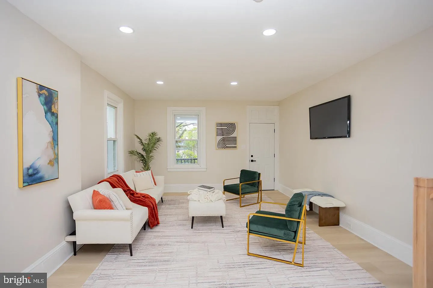 6 bed, 2.0 bath, 3100 sqft, $4,000 — Photo 4