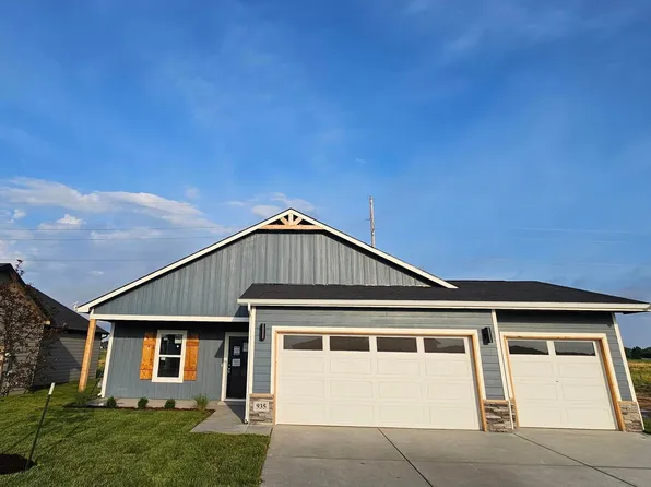935 N Forestview St, Wichita, KS 67235