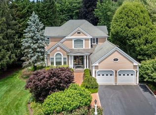 19 Meadow Ln, Manhasset, NY 11030