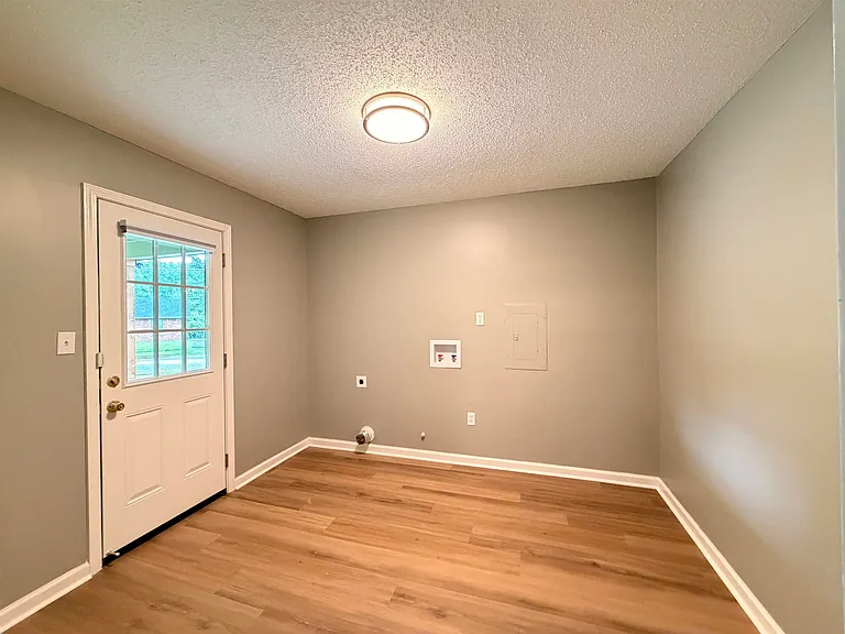 3884 Kerston Dr — Photo 33