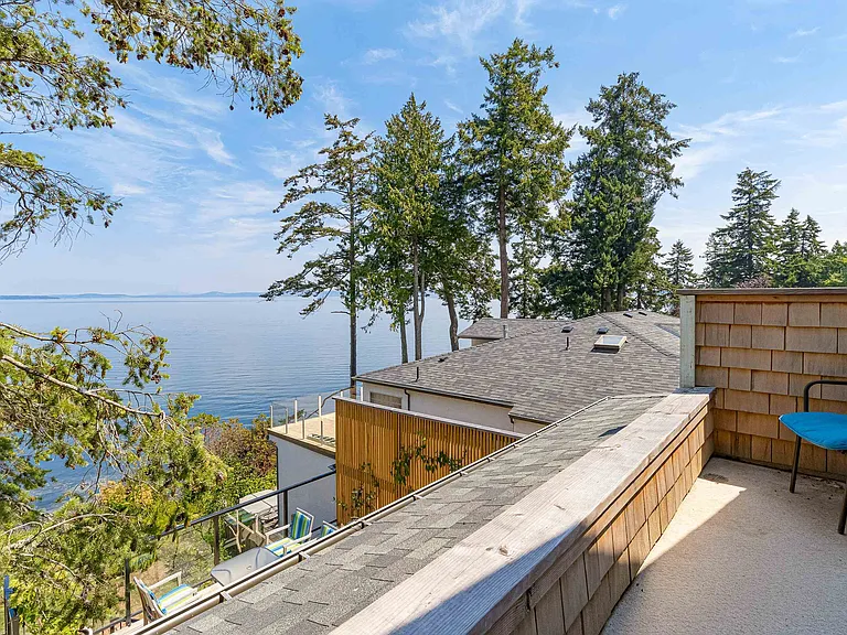 4901 Cordova Bay Rd — Photo 17