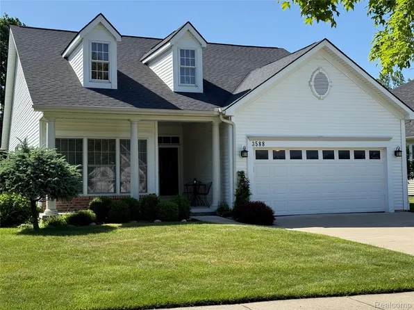 3588 Riverside Dr, Auburn Hills, MI 48326