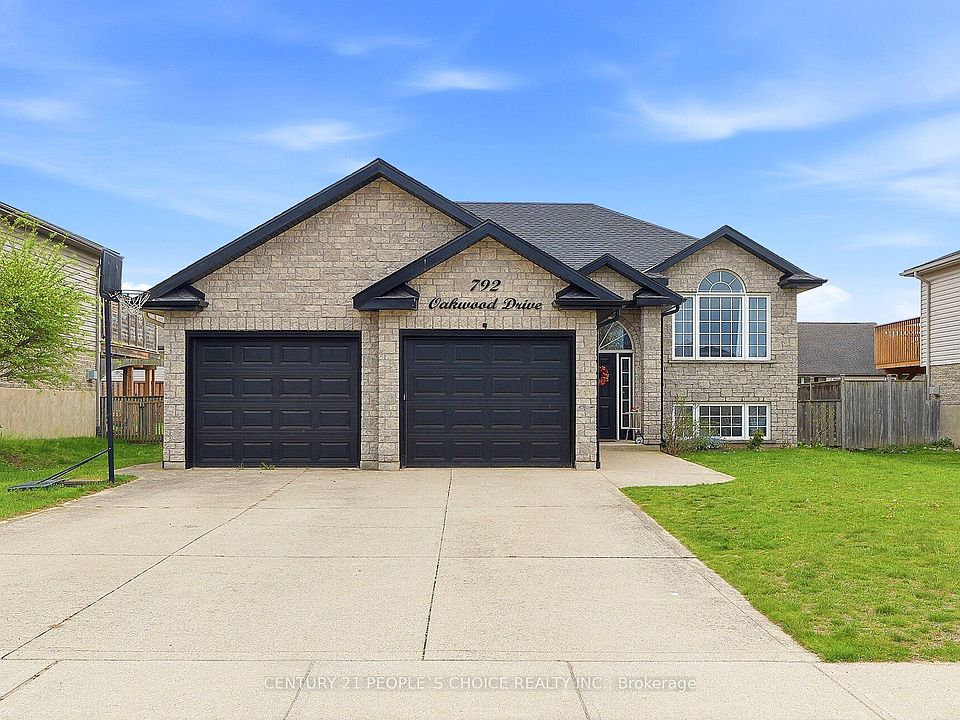 1st image of 792 Oakwood Dr