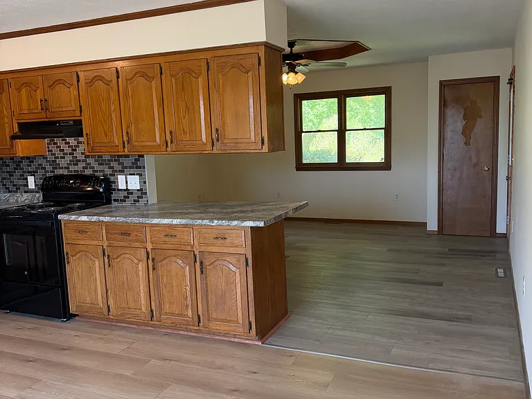 1315 Rockhill Cir — Photo 2