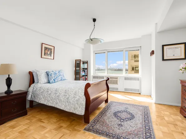 45 Sutton Place image 26 of 43