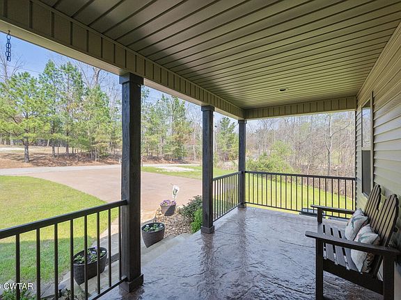 3rd image of 140 Eagle Crest Ln