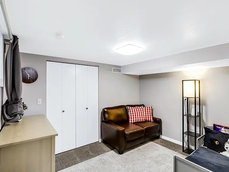 2616 S Madison St — Photo 38