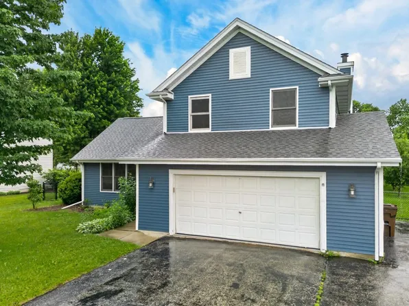 8448 Centaur Dr, Machesney Park, IL 61115