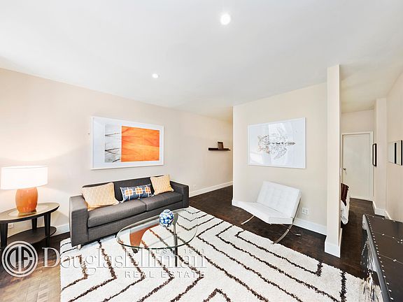 2nd image of 3 Hanover Sq APT 6B