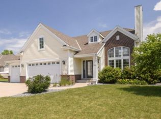 706 Stoecker Farm Ave, Mukwonago, WI 53149