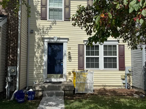 55 Grindstone Dr, Hedgesville, WV 25427