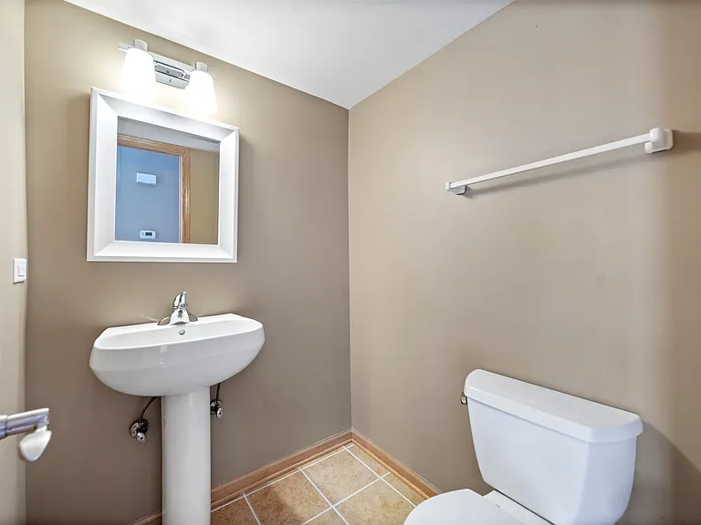 568 Lincoln Station Dr #568 — Photo 10