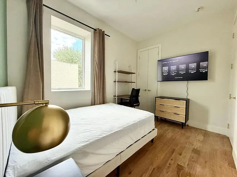 4 bed, 4.0 bath, $1,260 — Photo 3