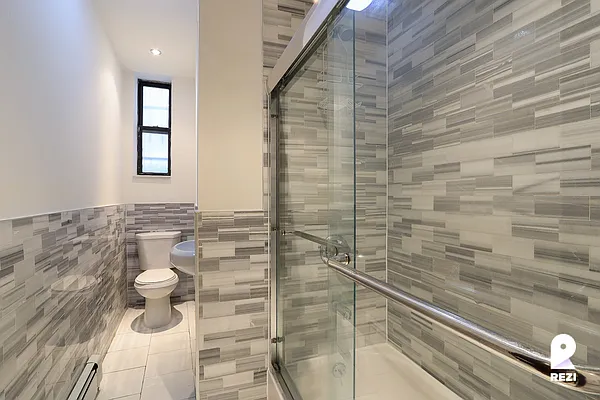 Rented by REZI | media 19