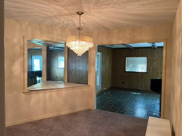 1 Crescent Dr, Malakoff, TX 75148
