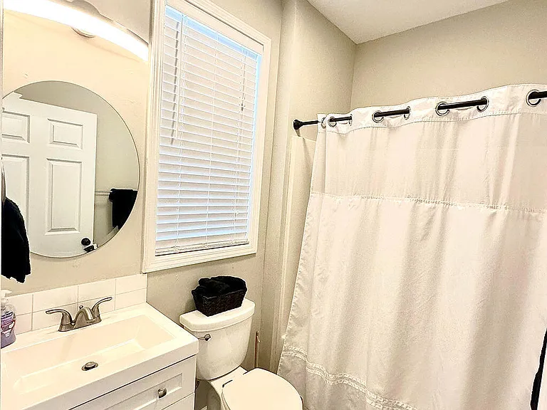 425 N Belvedere Dr — Photo 23