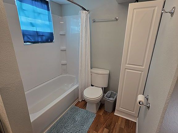 5th image of 511 E Avenue F