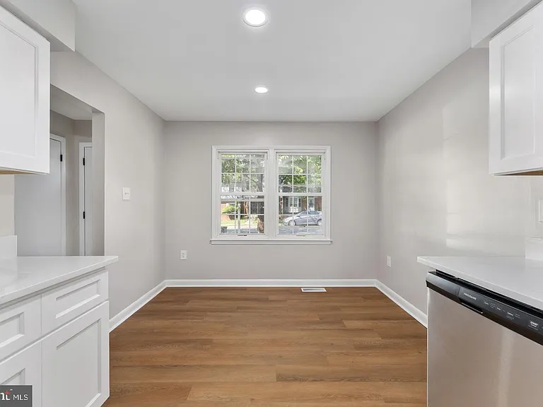 14843 Emberdale Dr — Photo 6