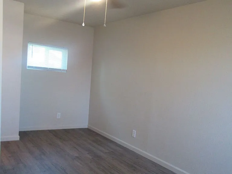 257 S Shasta St — Photo 5