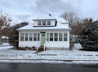 102 E Mount Nebo St, Viola, WI 54664
