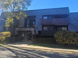 566 Timber Ridge Dr APT 203, Carol Stream, IL