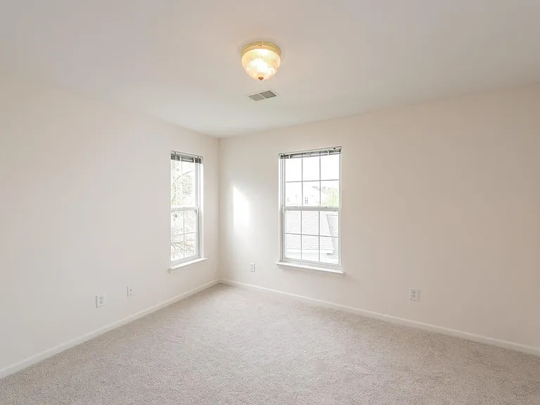 2800 S Knightsbridge Cir — Photo 11
