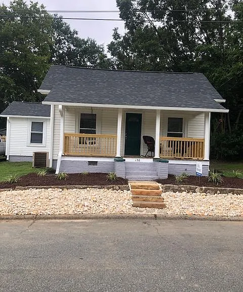 136 Saint Mary Ave NW — Photo 1