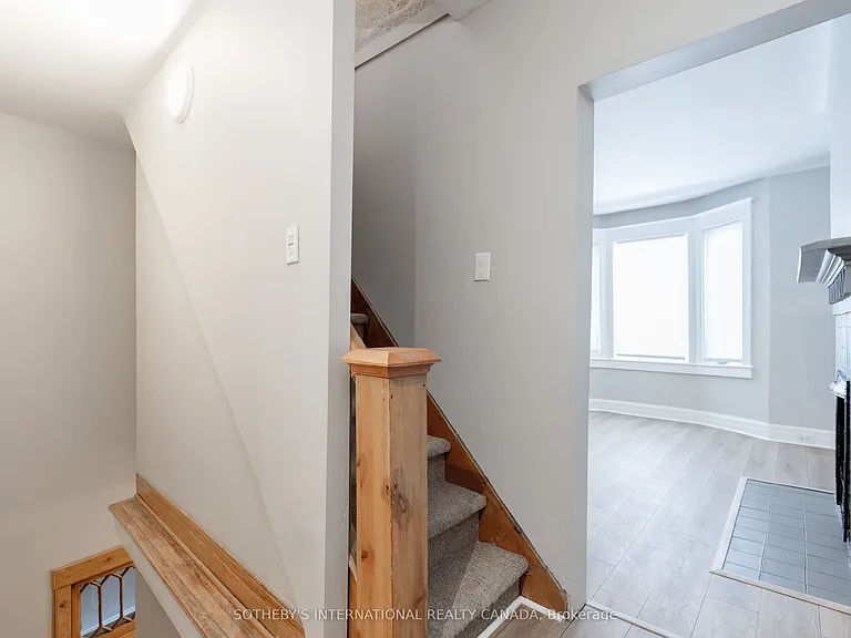 15 Indian Road Cres #UPPER — Photo 29